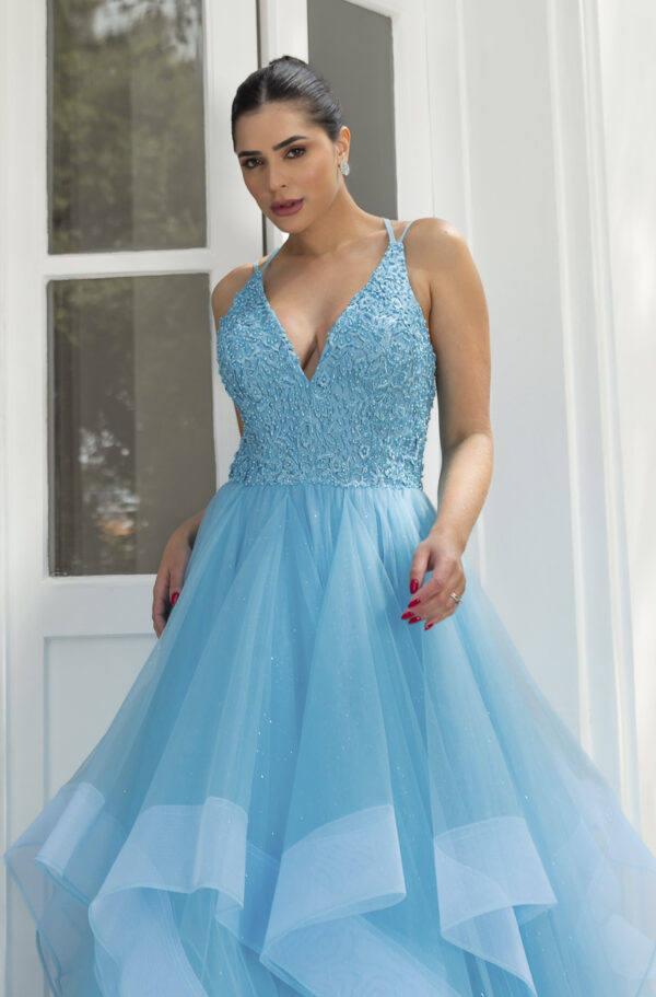 5801 - Vestido Hattie Bordado, alça dupla e saia cascata - 40 42 - Azul Céu - Image 2